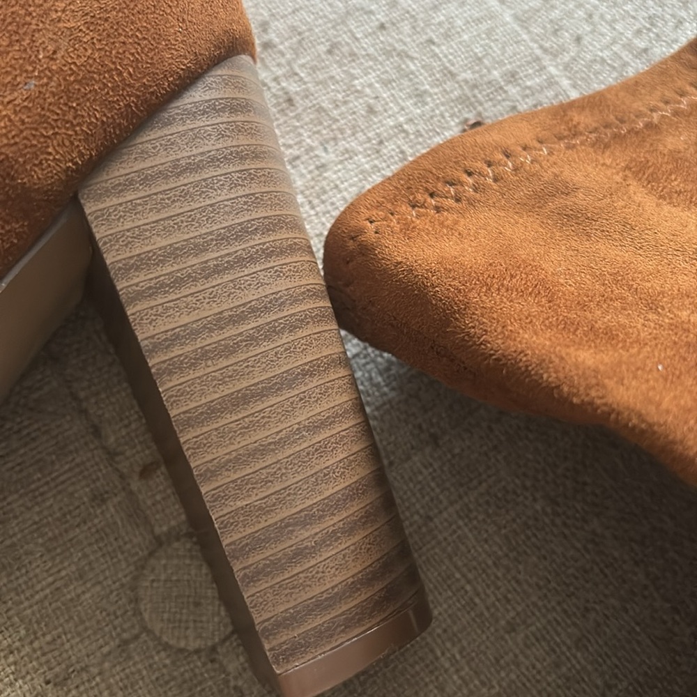 Stylish RUST heeled boot! - Picture 3 of 5
